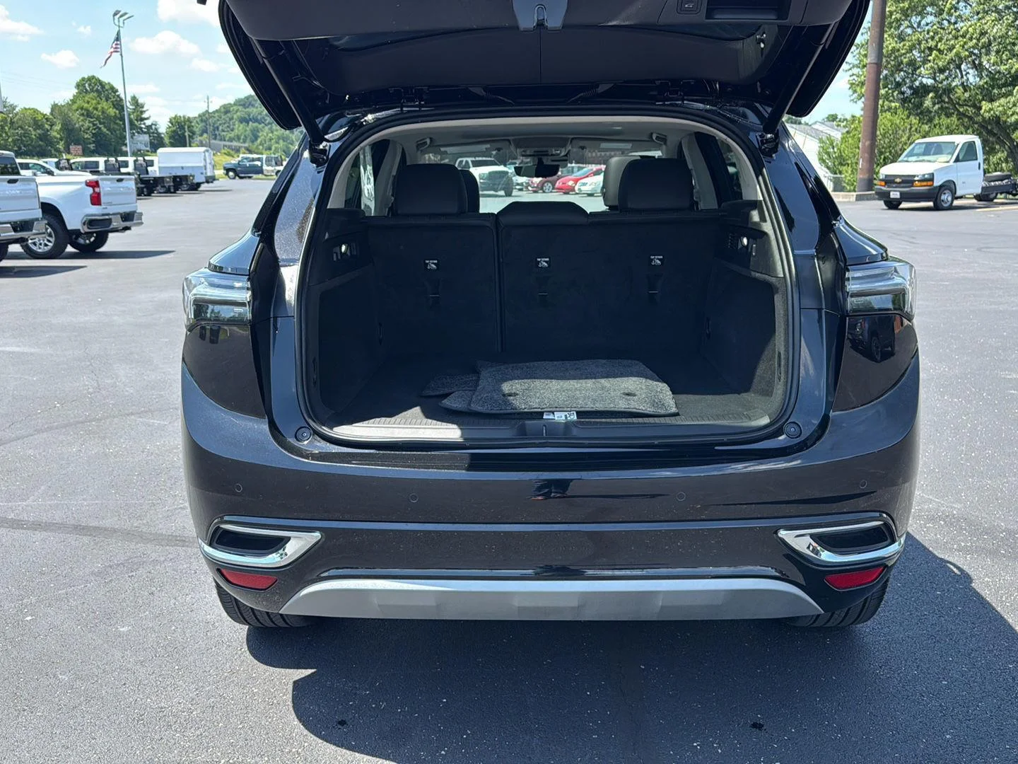 Used 2023 Ebony Twilight Metallic Buick Avenir image 13