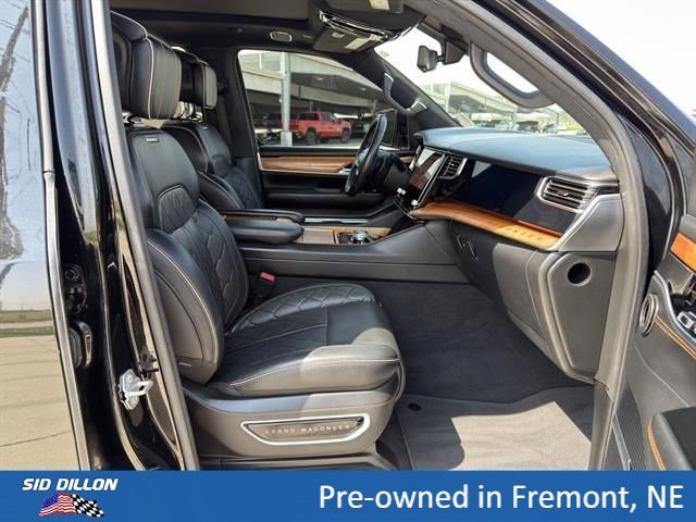 Used 2023 Diamond Black Crystal Pearlcoat Jeep Series III image 20