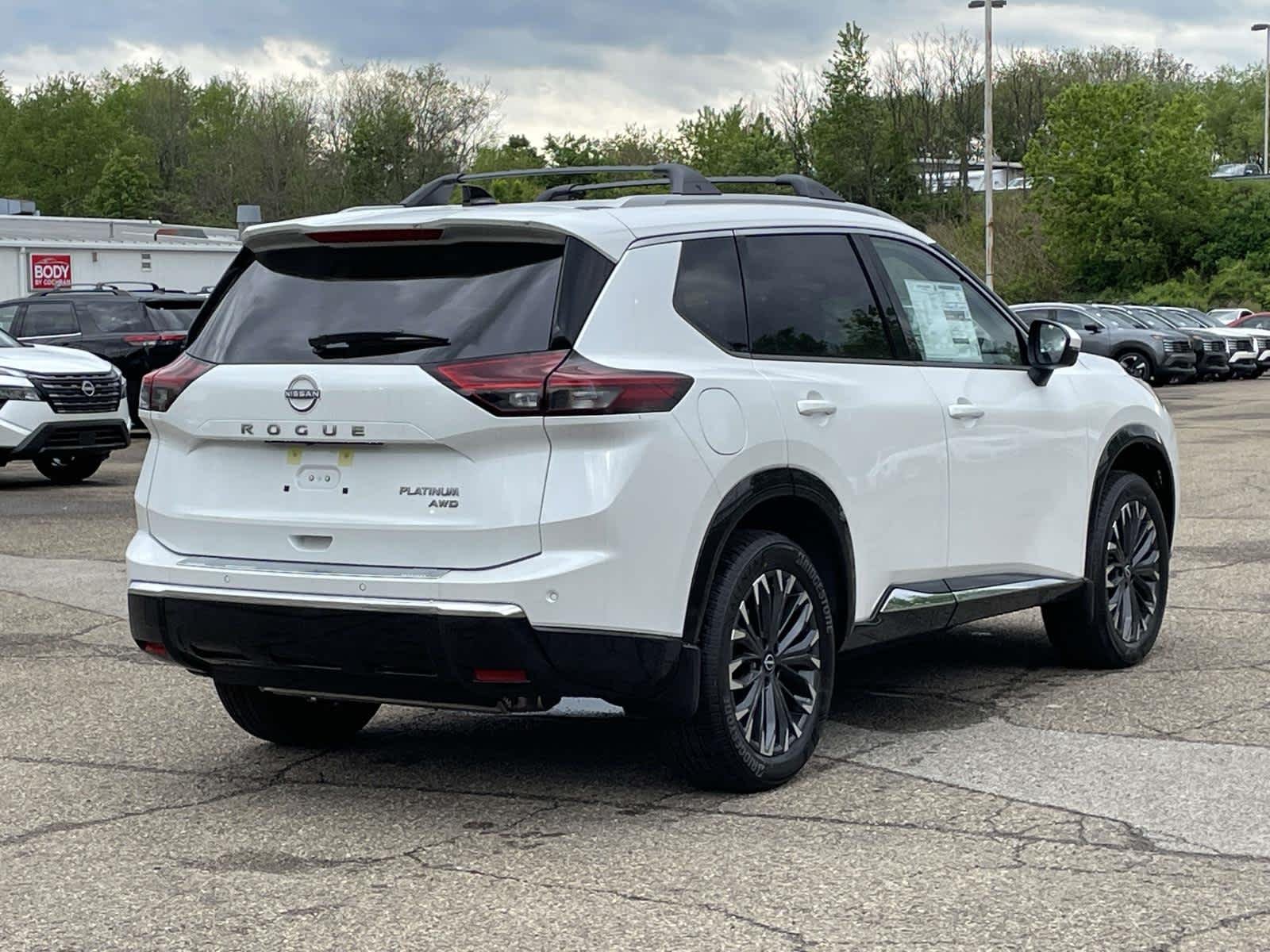 New 2026 Everest White Pearl/Super Black Nissan Platinum image 40