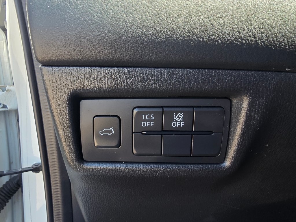 Used 2018 Snowflake White Pearl Mica Mazda Touring image 19