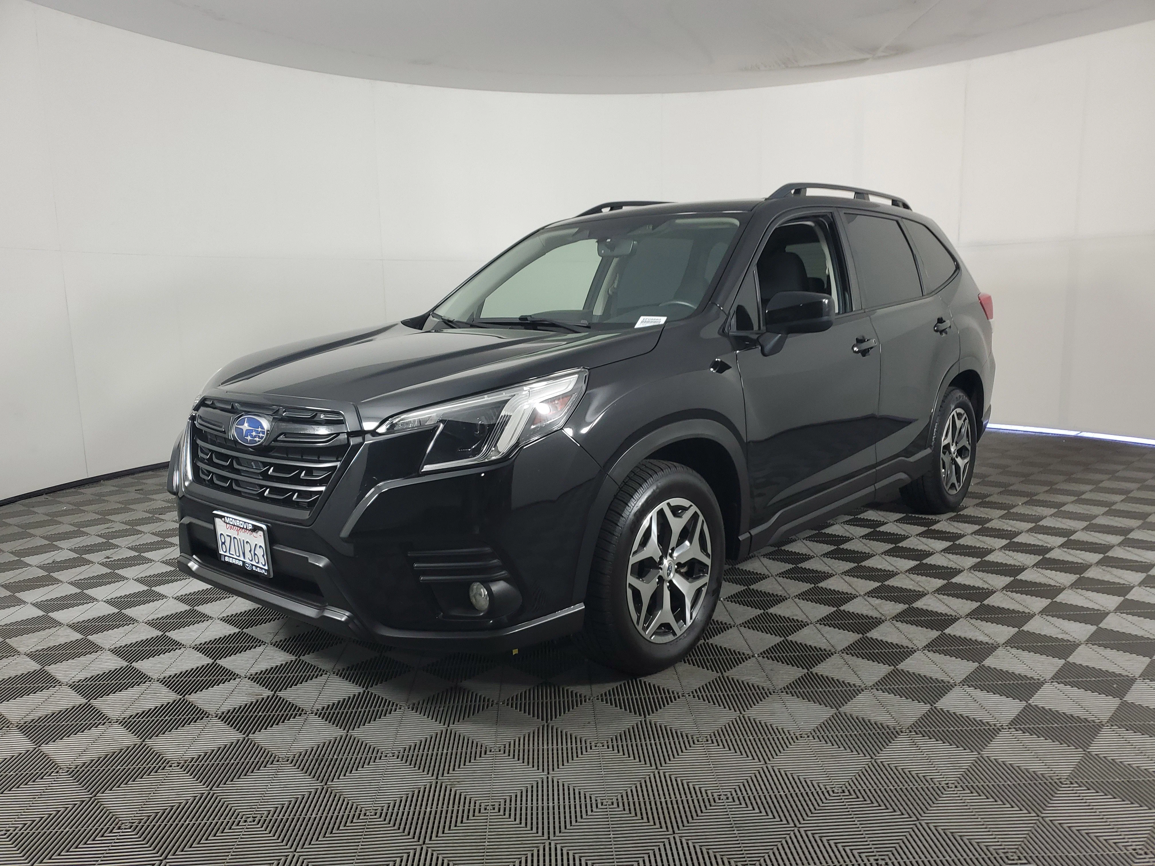 Used 2022 Crystal Black Silica Subaru Premium image 8