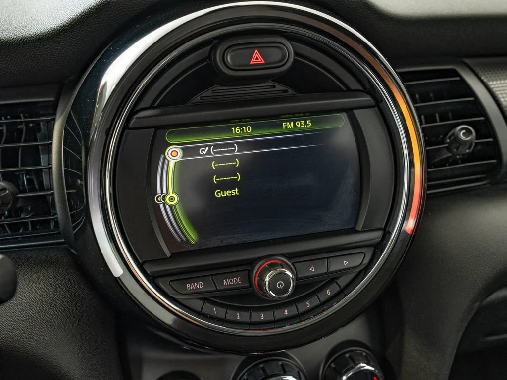 Used 2018 Pepper White MINI  image 29