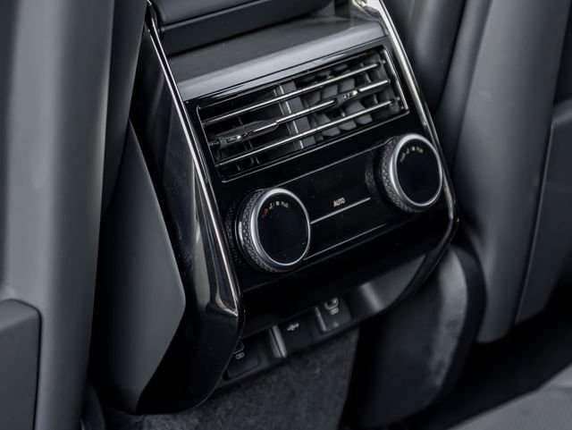 Used 2024 Fuji White Land Rover Dynamic SE image 29