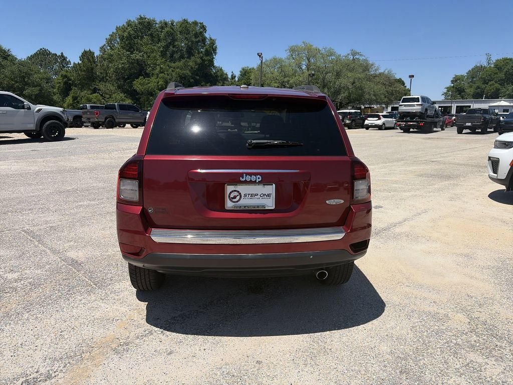 Used 2017 Red Jeep Latitude image 5