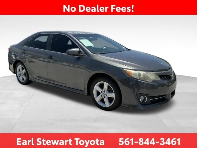 Used 2014 Toyota Camry SE with VIN 4T1BF1FK6EU312471 for sale in Lake Park, FL