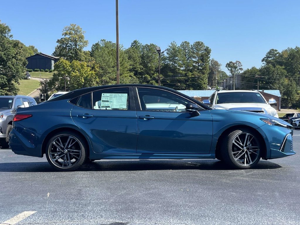 New 2026 Ocean Gem with Midnight Black Metallic roof Toyota XSE image 2