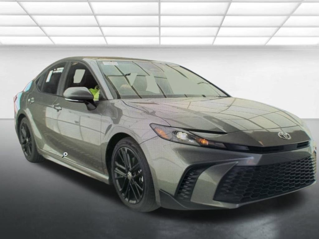 2025 Toyota Camry LE Hybrid's photo