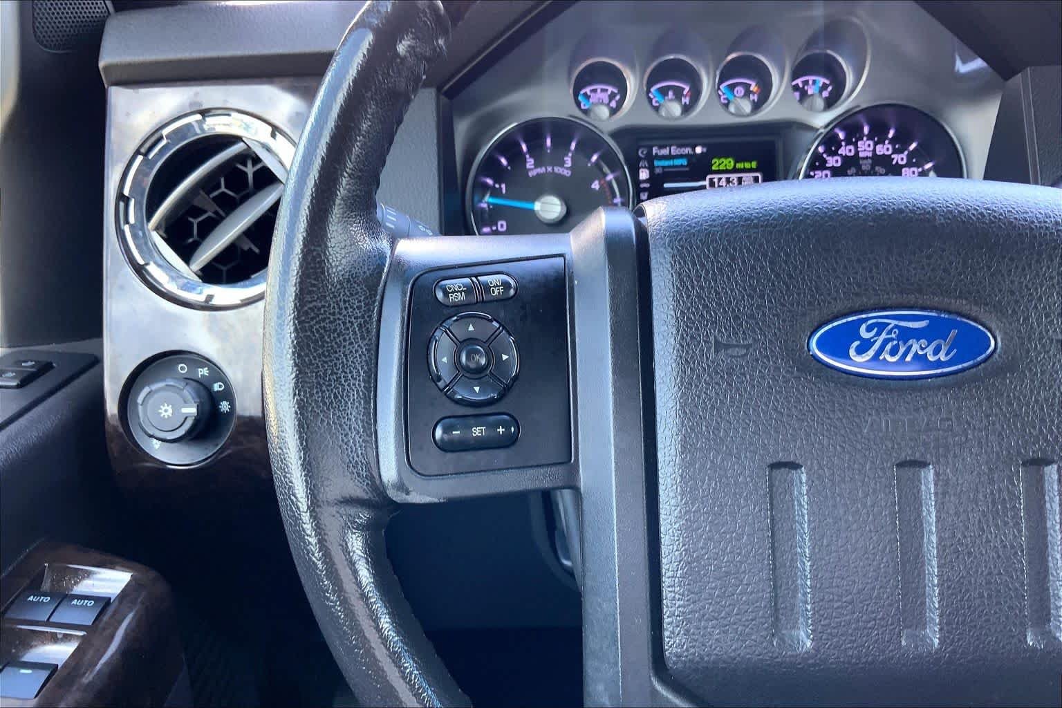 Used 2015 White Platinum Metallic Tri-Coat Ford Platinum image 23