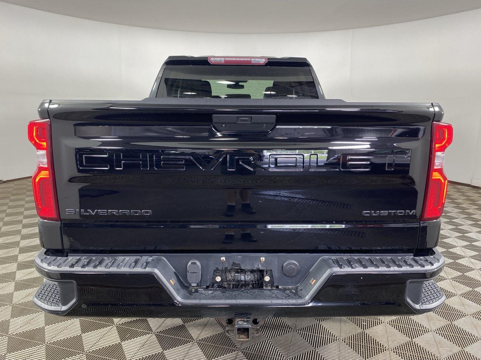 Used 2019 Black Chevrolet Custom image 6