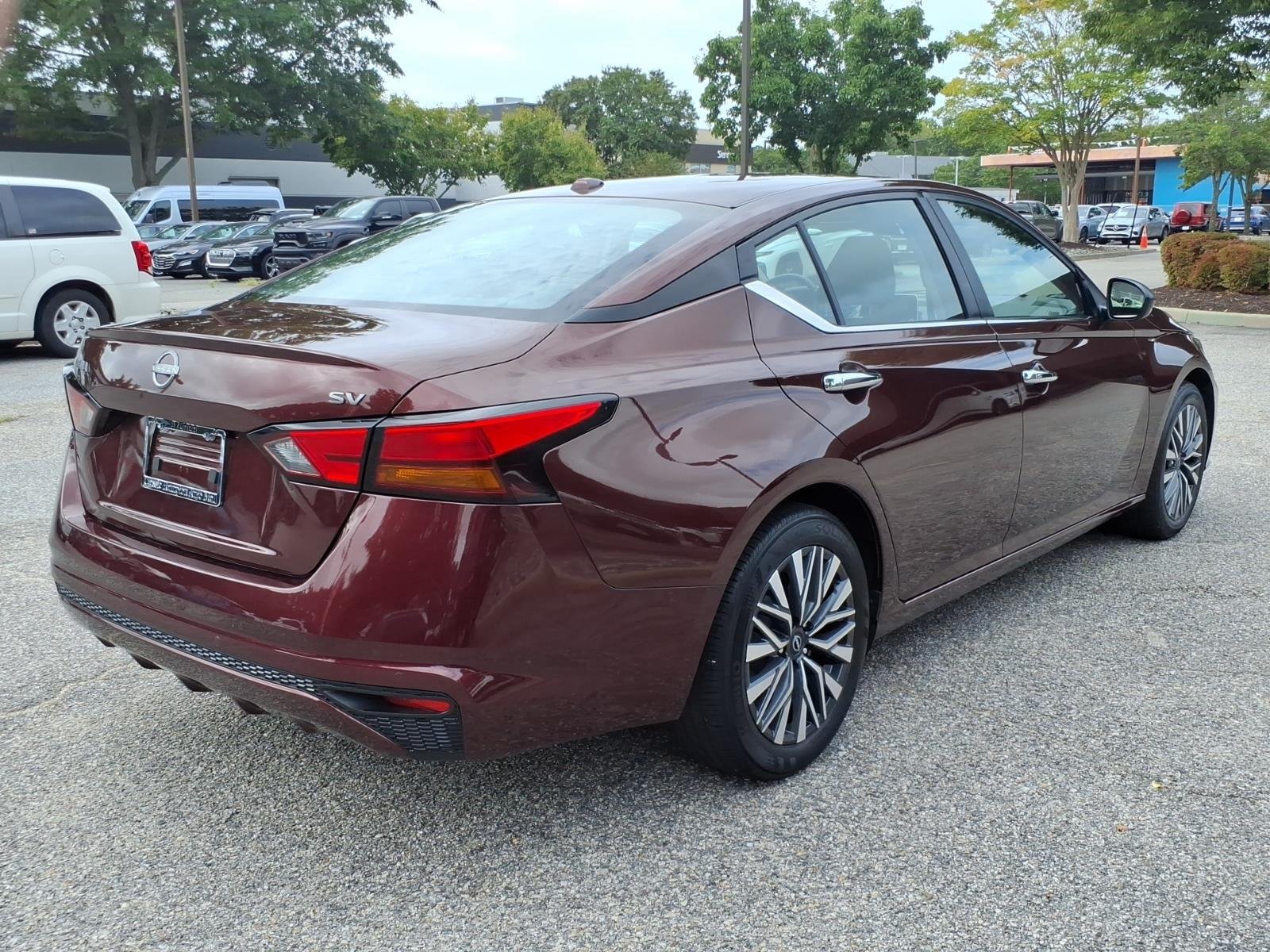 Used 2024 Garnet Pearl Metallic Nissan 2.5 SV image 8