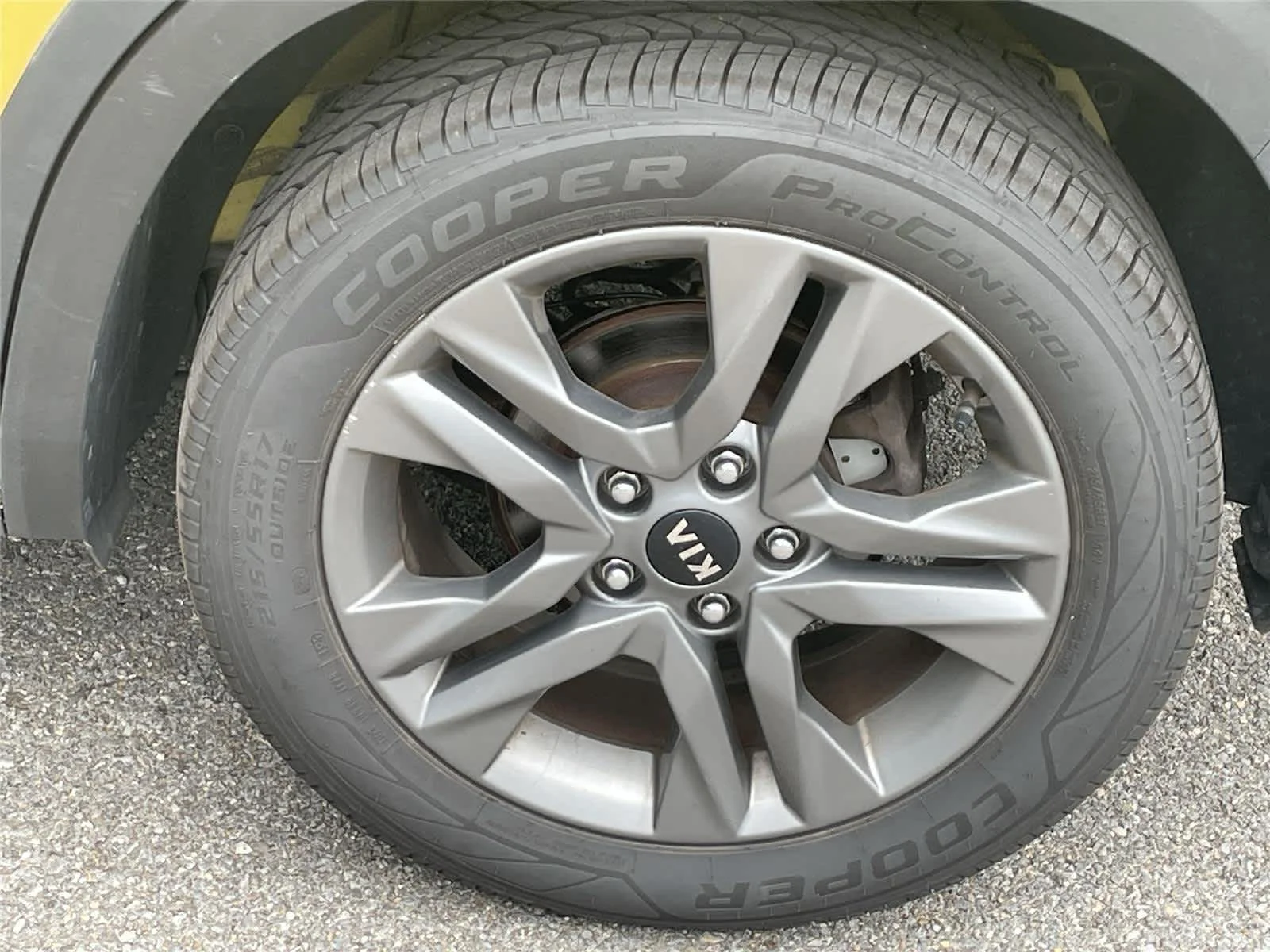Used 2021 Starbright Yellow/Black Roof Kia S image 8
