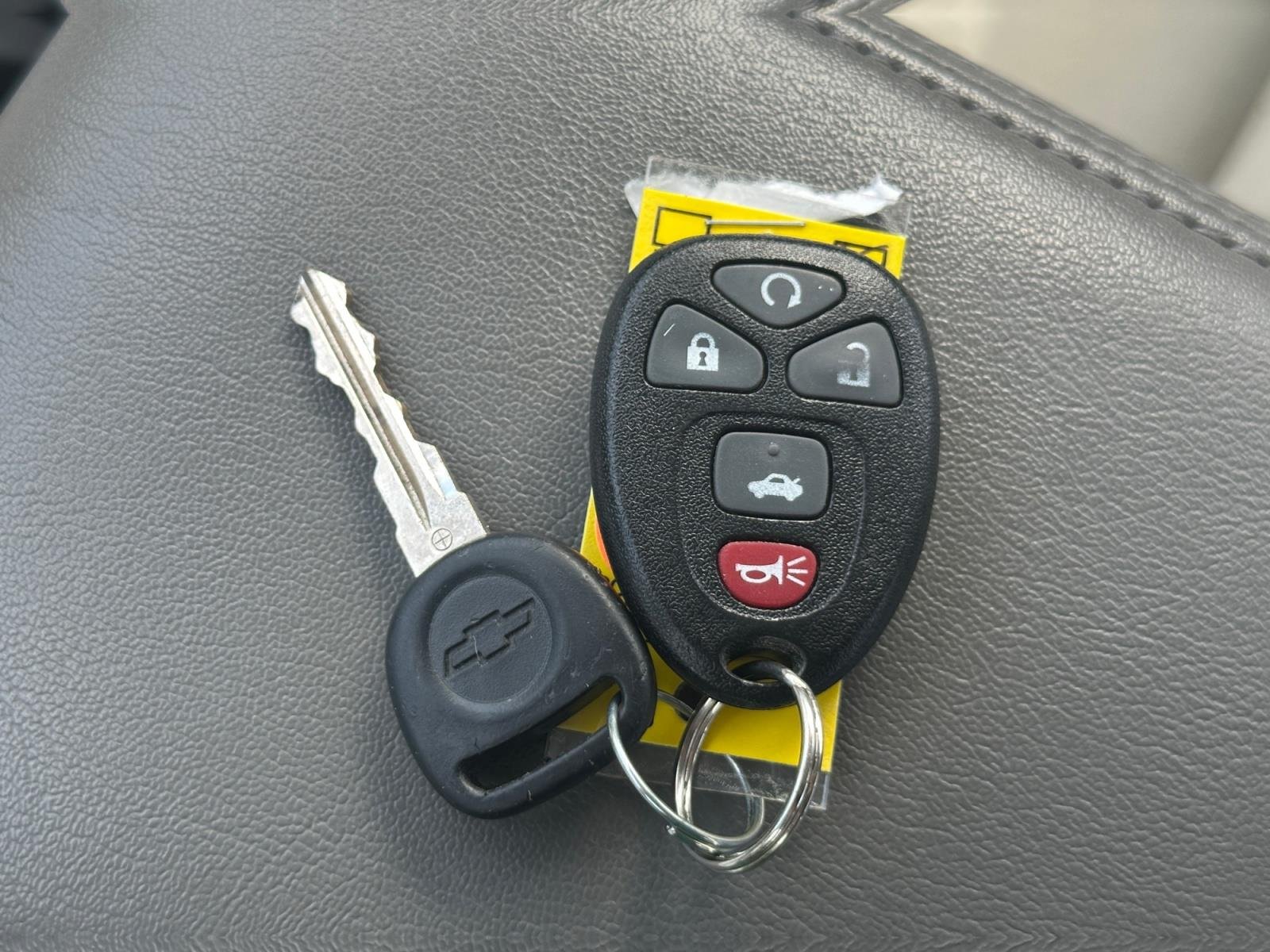 Used 2008 Silverstone Metallic Chevrolet LT w/2LT image 29