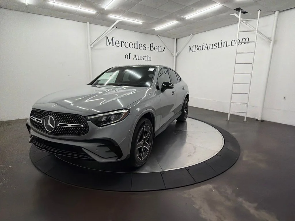 New 2027 White Mercedes-Benz GLC 300 image 3