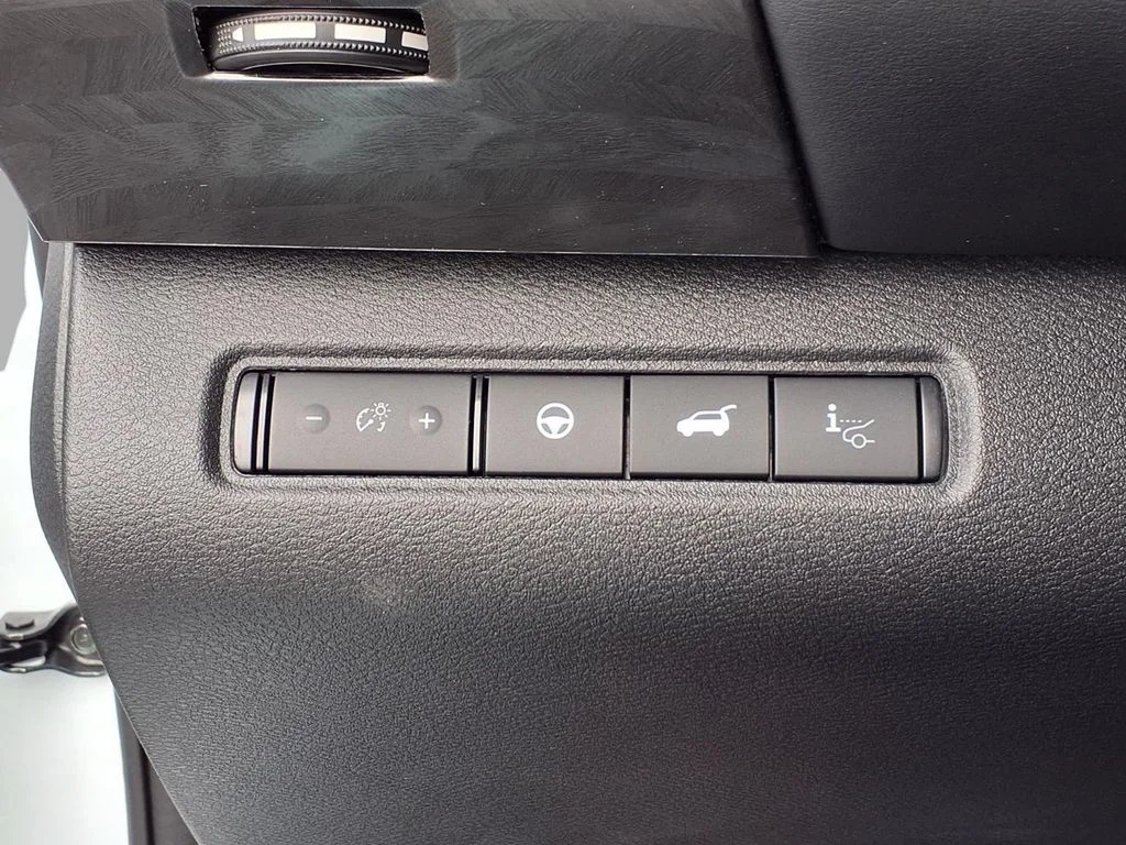 New 2026 Everest White Pearl TriCoat Nissan Platinum image 17