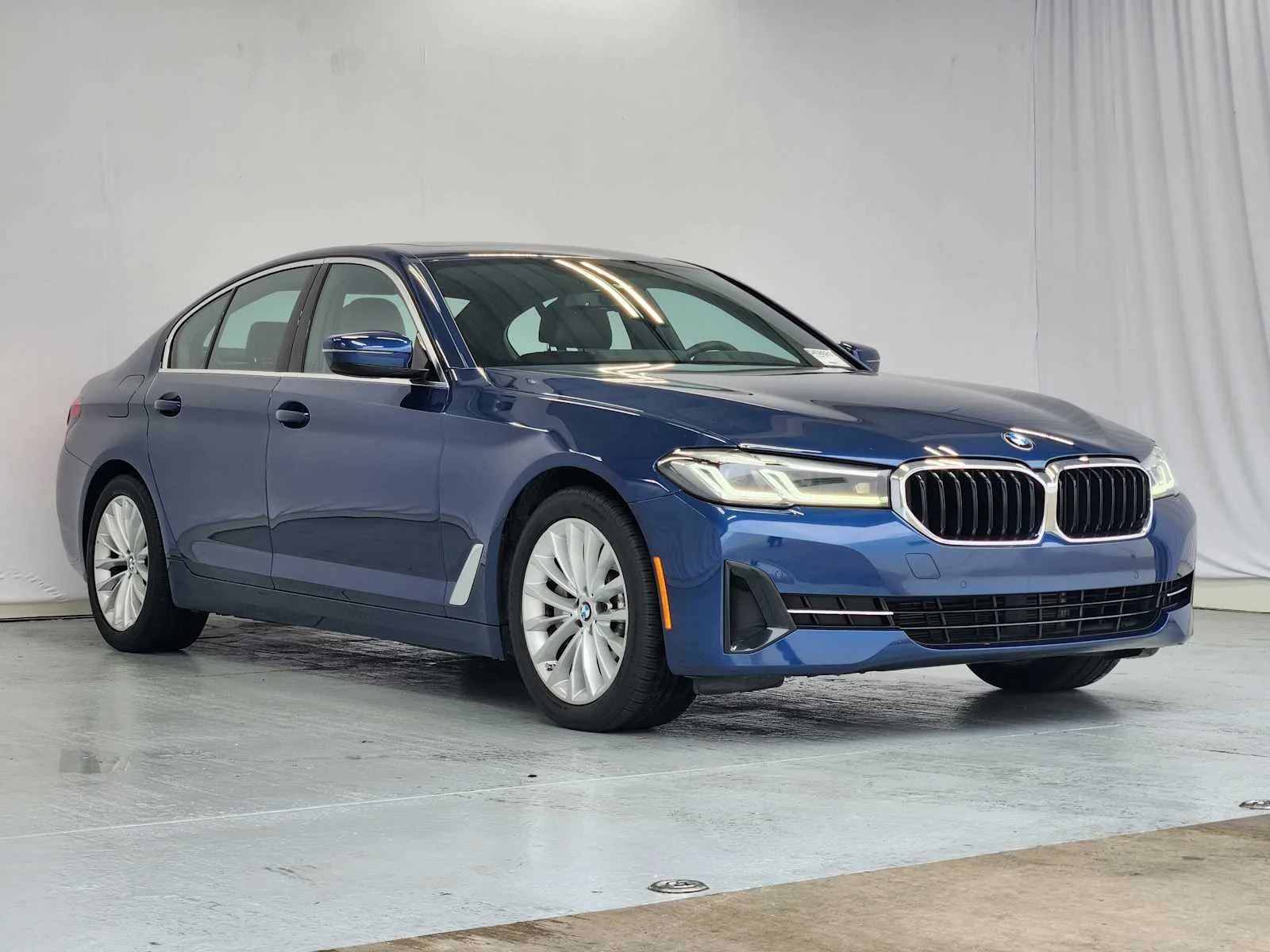 Used 2021 Phytonic Blue Metallic BMW 530i image 4