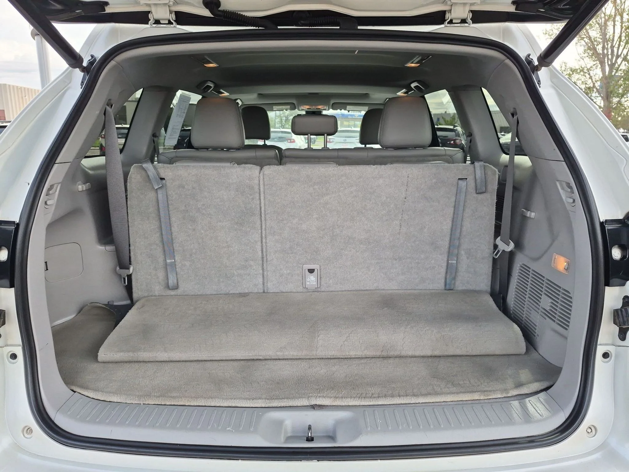 Used 2018 Blizzard Pearl Toyota XLE image 6