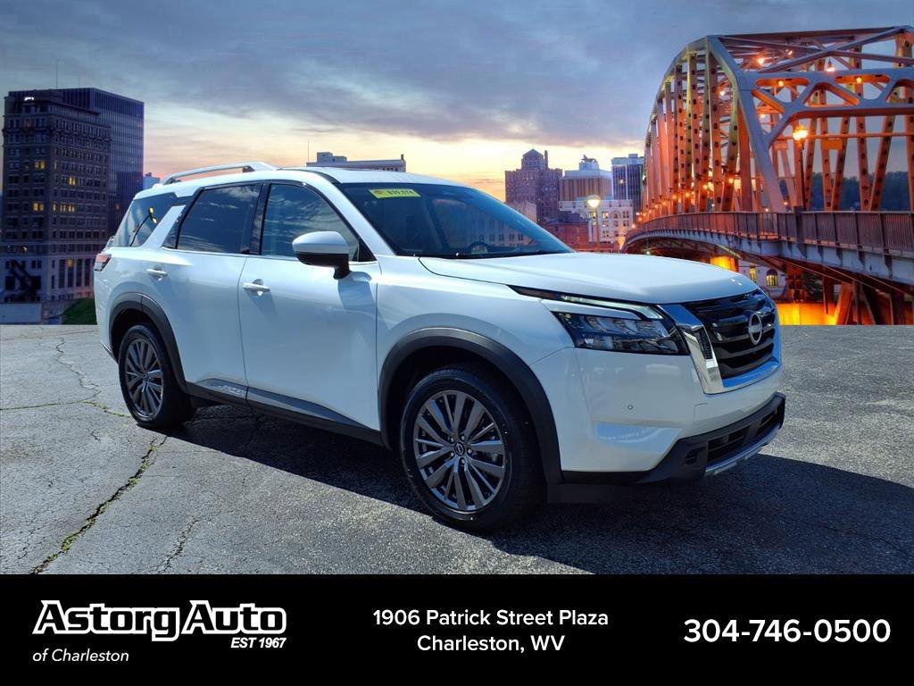 2025 Nissan Pathfinder SL 4WD's photo