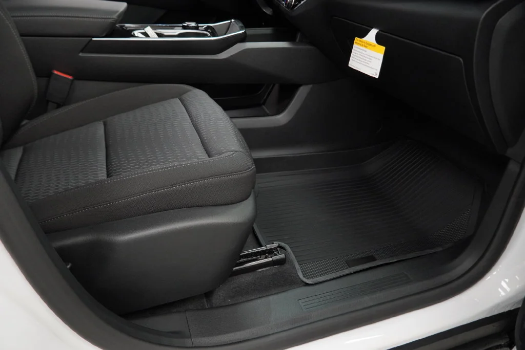 New 2027 Summit White Chevrolet LT image 30