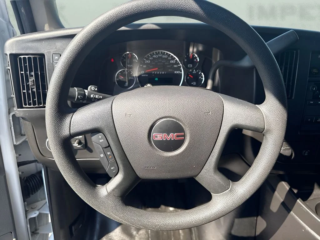 Used 2022 White GMC Work Van image 11