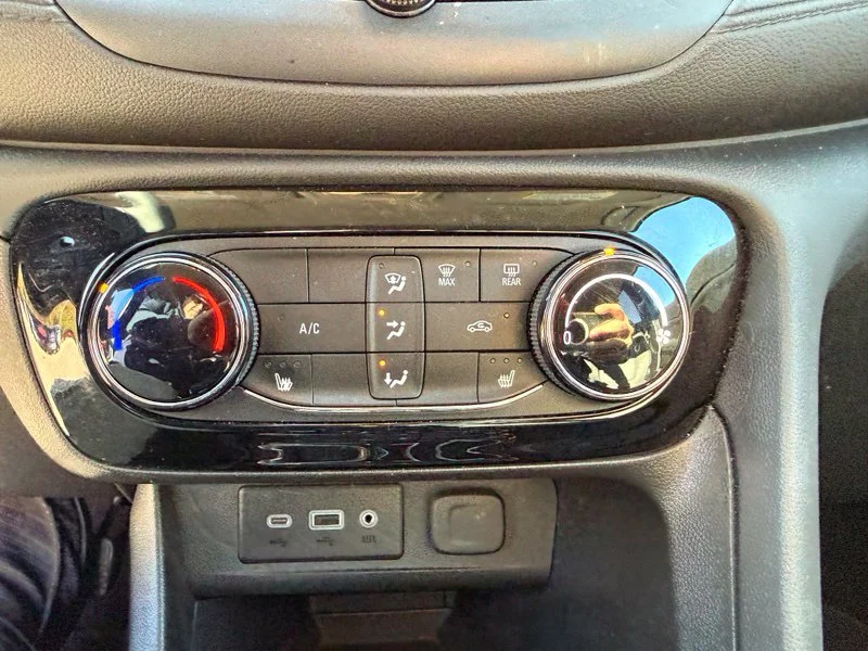 Used 2022 Black Buick Preferred image 10