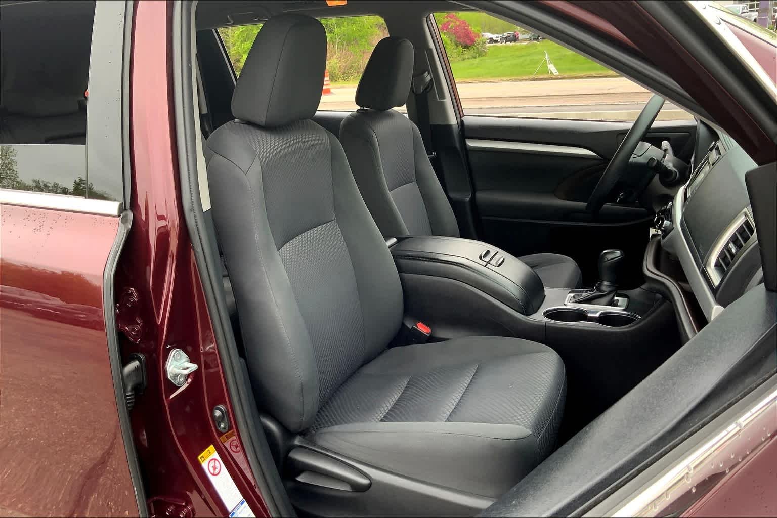 Used 2019 Ooh La La Rouge Mica Toyota LE image 6