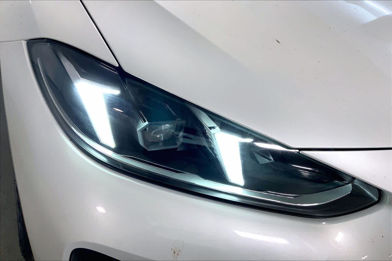 New 2026 Mineral White Metallic BMW xDrive40 image 13