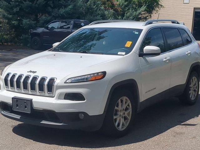 Used 2016 White Jeep Latitude image 8