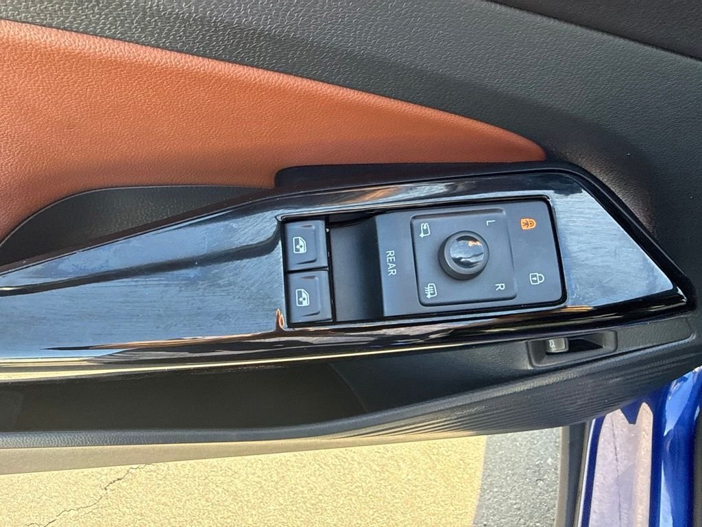 Used 2021 Blue Metallic Volkswagen Pro S image 18