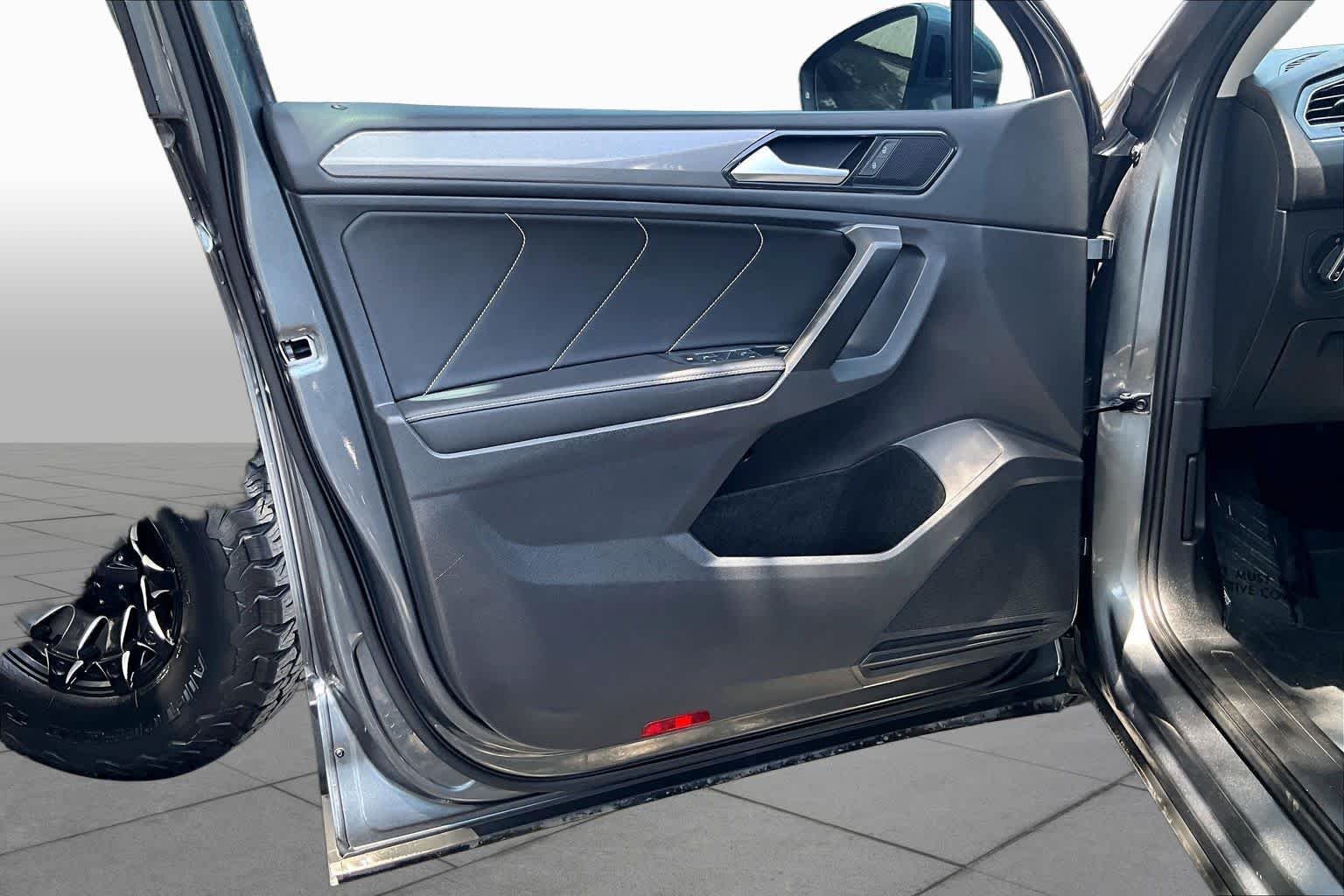 Used 2023 Platinum Gray Metallic Volkswagen SE image 22