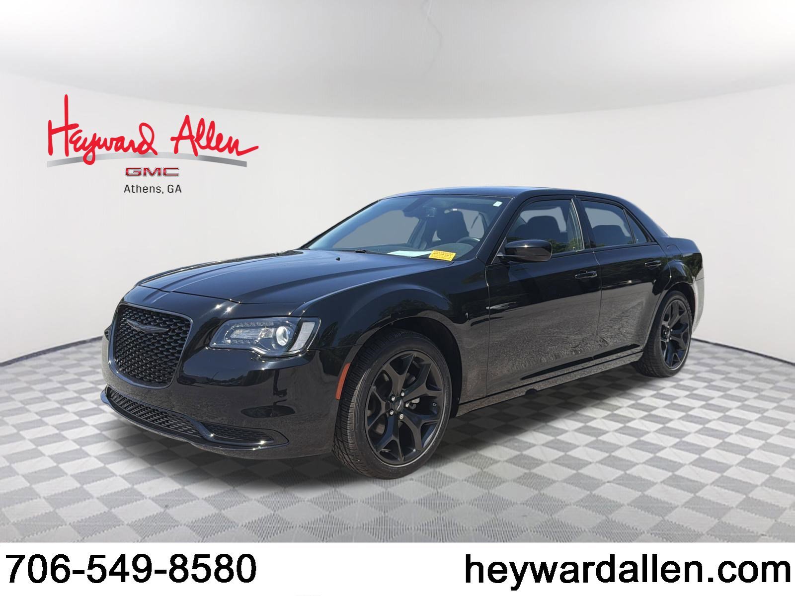 2022 Chrysler 300 Touring's photo