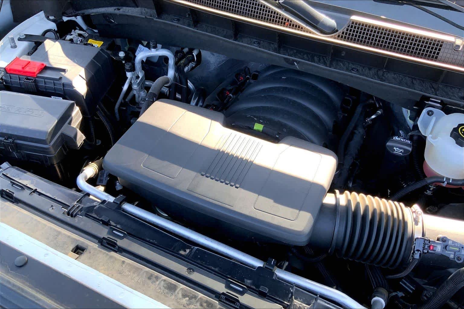 Used 2023 SUMMIT WHITE Chevrolet RST image 33