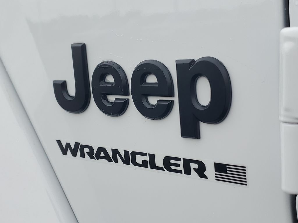 New 2026 Bright White Clear-Coat Exterior Paint Jeep Sahara image 8