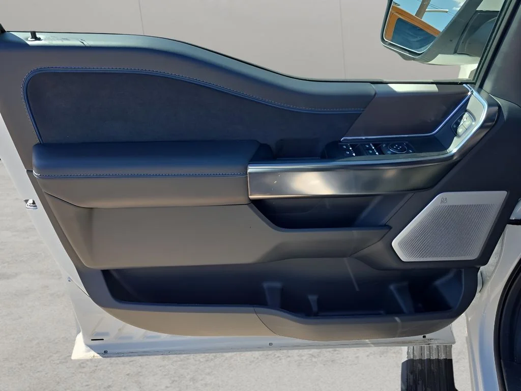 2025 Ford F-150 Platinum - Photo 10
