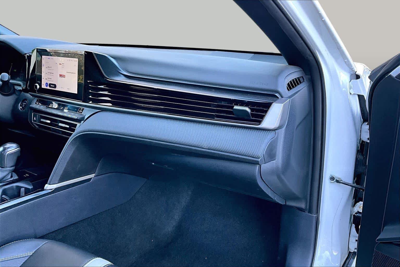 Used 2025 Ice Cap Toyota SE image 19