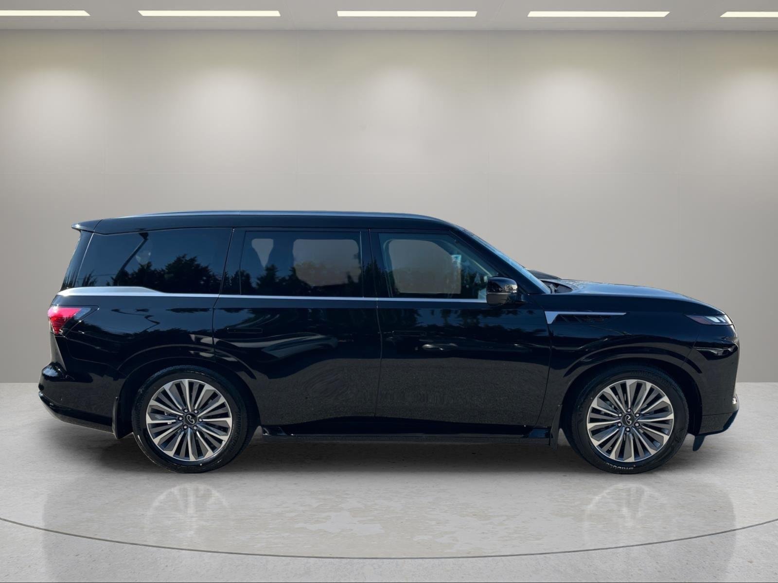 New 2026 BLACK OBSIDIAN INFINITI Luxe 2WD image 8