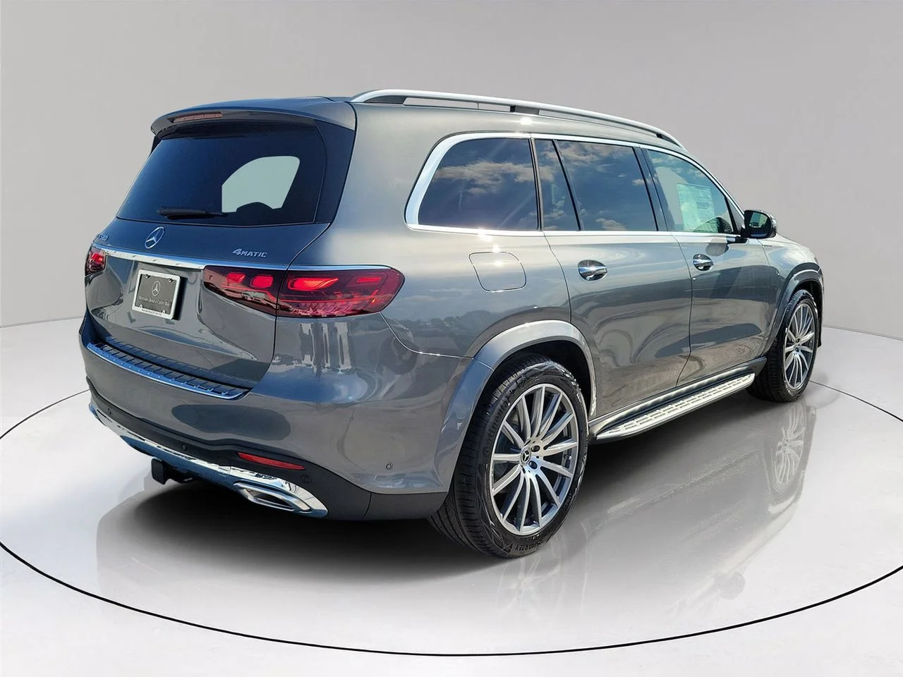New 2026 Selenite Grey Metallic Mercedes-Benz GLS 580 image 4