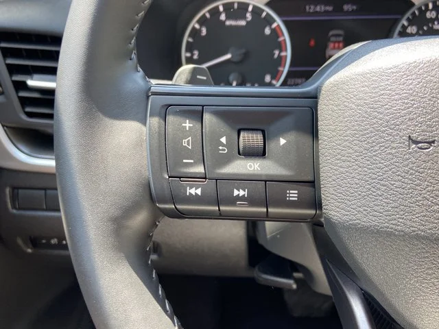2025 Nissan Rogue SV - Photo 17