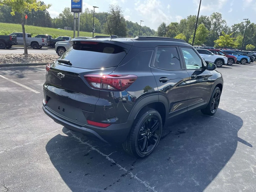 New 2026 Mosaic Black Metallic Chevrolet LT image 6