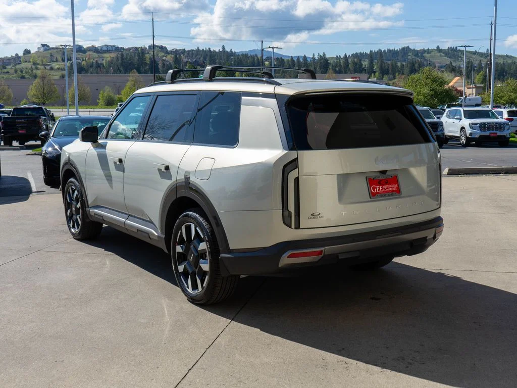 New 2027 Ivory Silver Kia S image 5