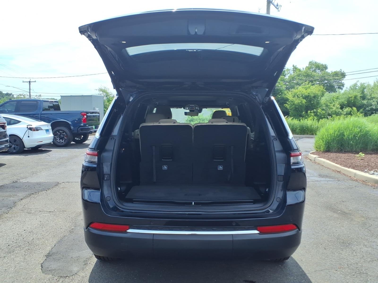 Certified Used 2023 Black Jeep Limited image 7