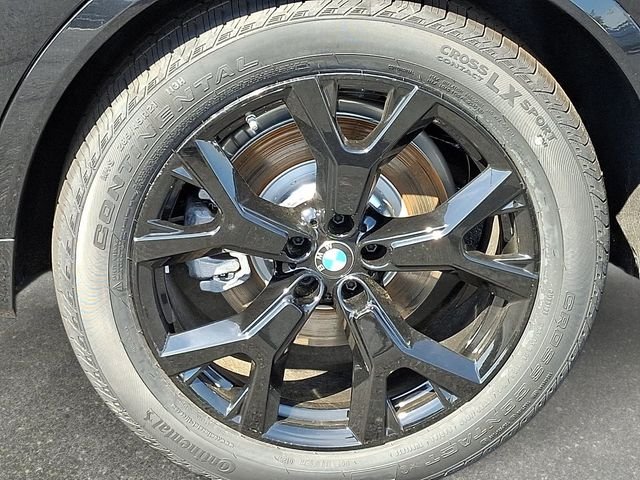 New 2026 Black Sapphire Metallic BMW xDrive40i image 8