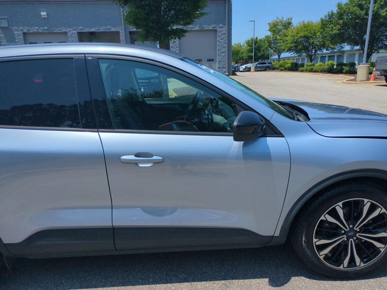Used 2022 Iced Blue Silver Ford SE image 36