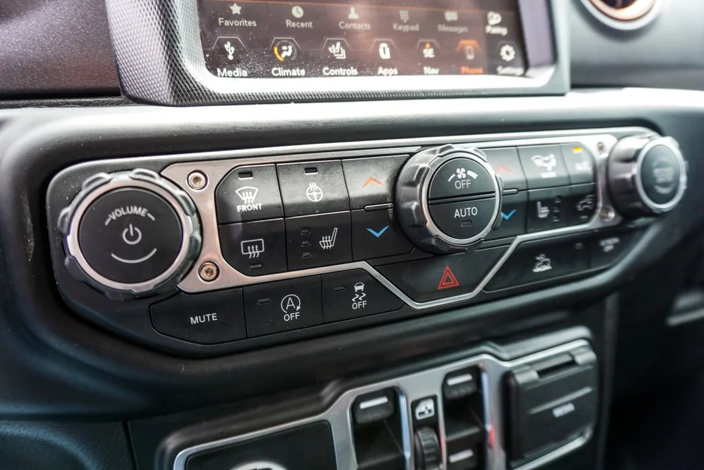 Used 2022 Black Jeep Mojave image 21