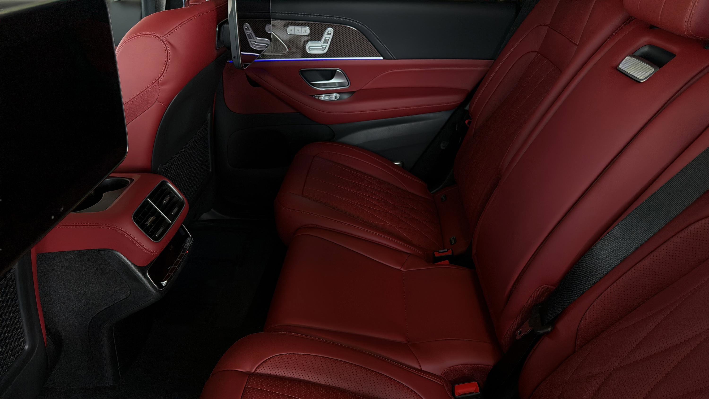 New 2026 MANUFAKTUR Signature Cirrus Silver Magno Mercedes-Benz AMG® GLS 63 image 58