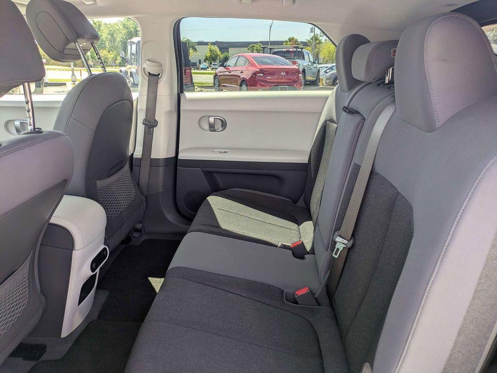 New 2023 Black Hyundai SE image 13