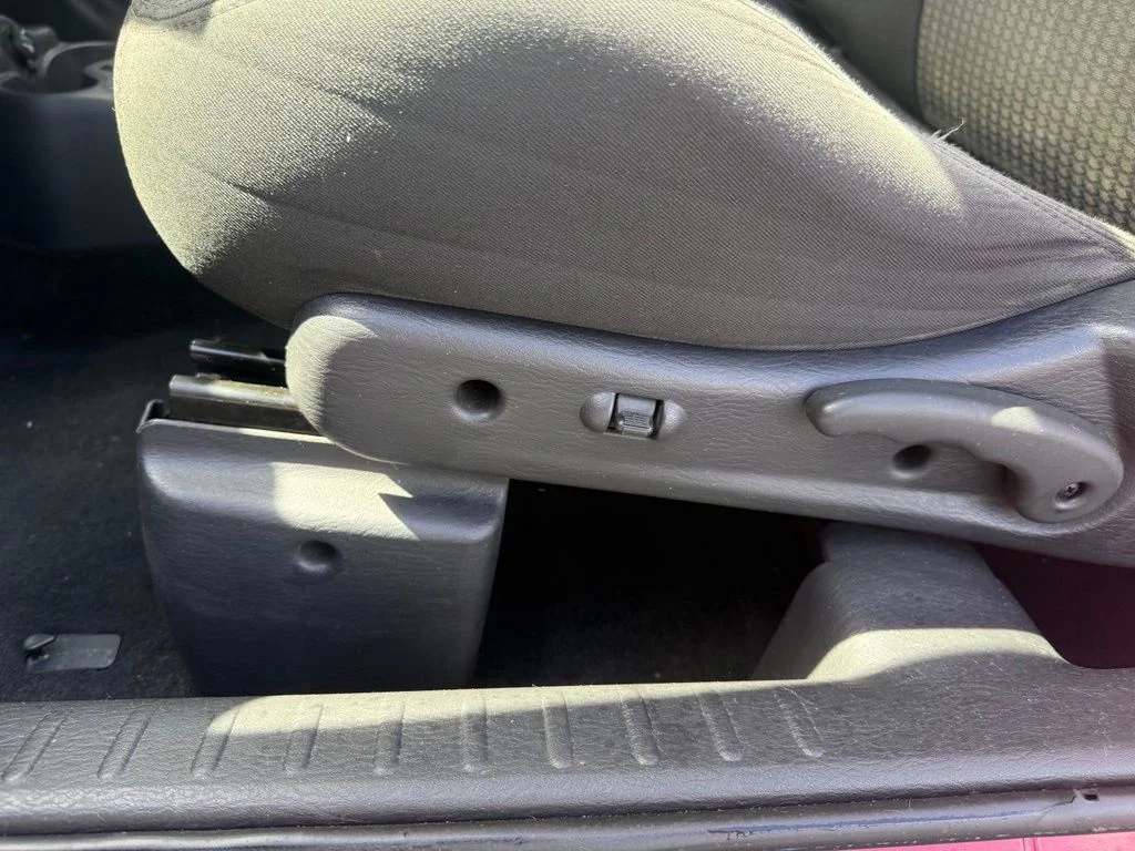 Used 2005 Burgundy Chrysler Touring image 14