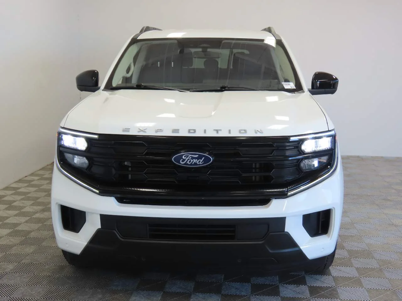 Used 2025 Oxford White Ford Active image 2