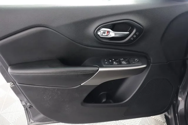 Used 2021 Gray Jeep Limited image 26