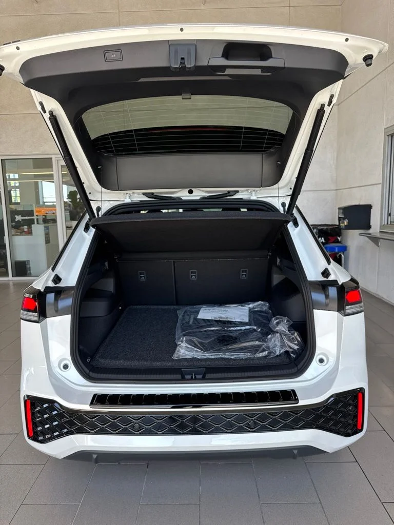 New 2026 White/off-white Volkswagen 2.0T SE R-Line Black image 11