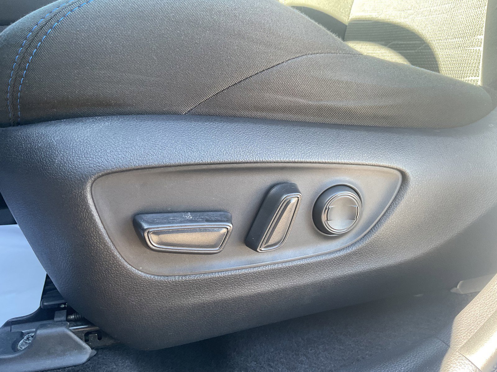 2022 Toyota RAV4 SE - Photo 17